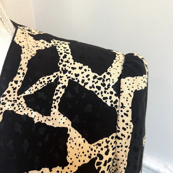 David Hayes Vintage 80's 100% Silk Cropped Blazer Jacket Size 2 - Picture 3 of 8